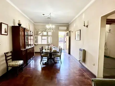 Casa en Venta con 4 cocheras