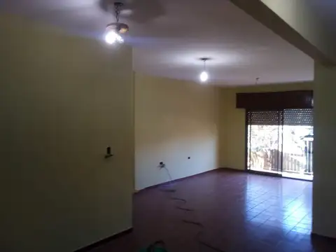 Alquiler 1°piso 200 m2, en Pleno Centro de Berazategui, Sin Expensas  