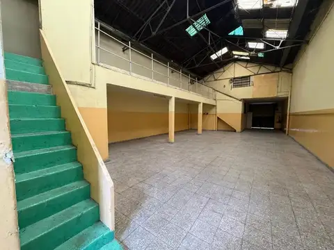 Venta Depósito en Temperley Oeste 