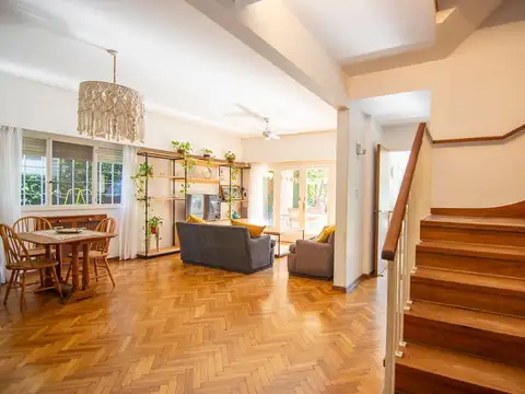 Casa 7 ambientes con 2 baños