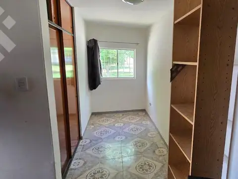 Casa 6 ambientes con 2 baños