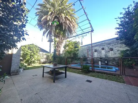 Casa 5 ambientes con 2 baños
