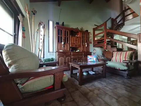 CHALET 5 AMBIENTES CON PILETA!