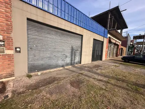 Venta de local con terreno libre en Quilmes