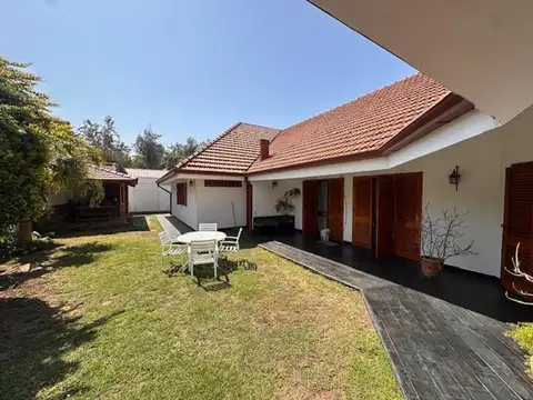 Casa 5 ambientes con 4 baños