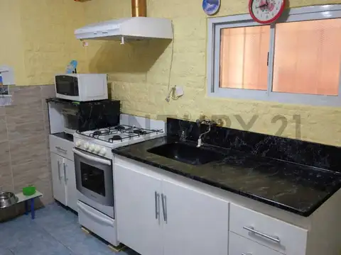 Casa 2 ambientes con 1 baño