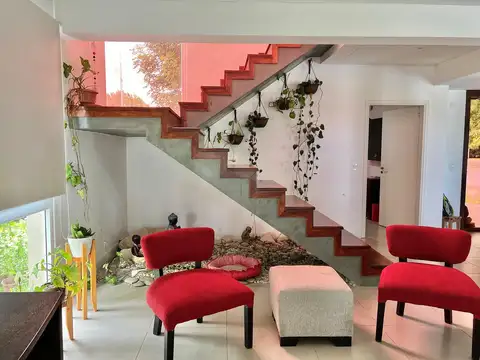 Casa 7 ambientes con 4 baños