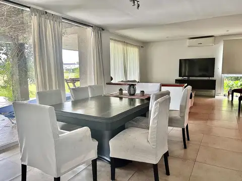 Casa en Venta con 7 cocheras