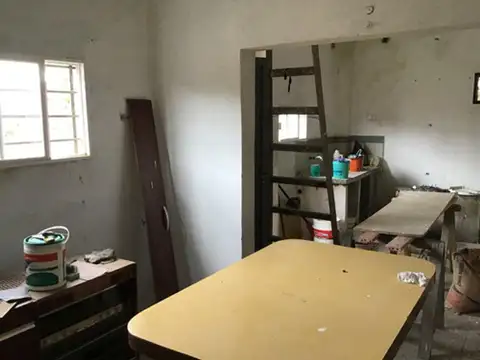 Casa 4 ambientes con 2 baños