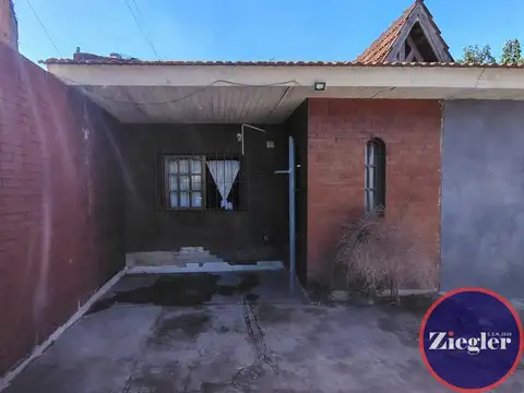 Casa 2 ambientes con 1 baño