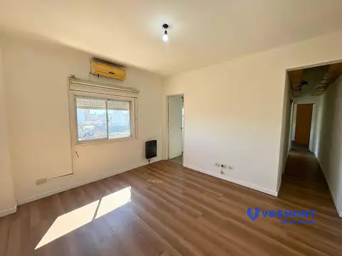 Velez Sarfield al 100 | Parque Patricios | Depto 3 amb luminoso. Buen estado. Con renta | Venta