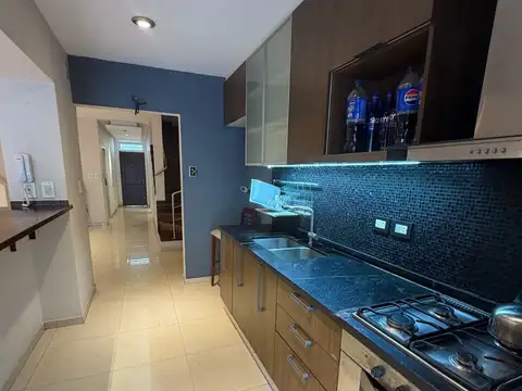 Casa 3 ambientes con 2 baños