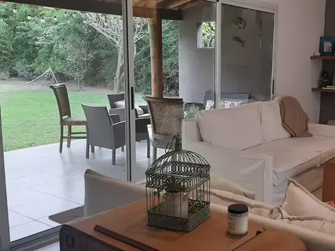Alquiler. Casa estilo clásico. 5 amb. San Isidro Labrador. Villanueva