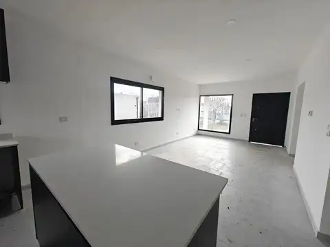 Casa 5 ambientes con 4 baños