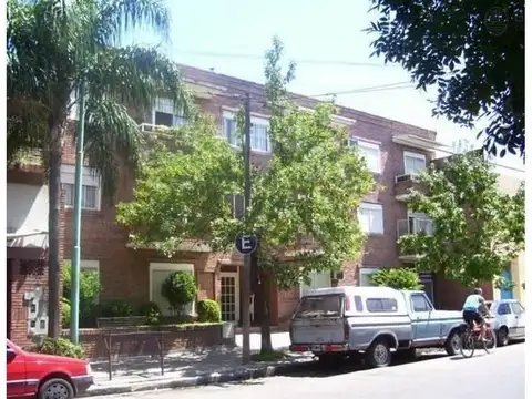 ALQUILER COCHERA FIJA CUBIERTA CON TELA MEDIA SOMBRA EN BOEDO