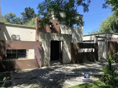 Casa en Venta con 2 cocheras