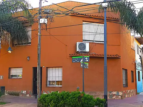 Casa en venta en Uruguay al 1900 Victoria, 159 m2