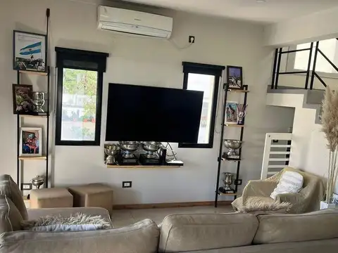 Casa 4 ambientes con 2 baños