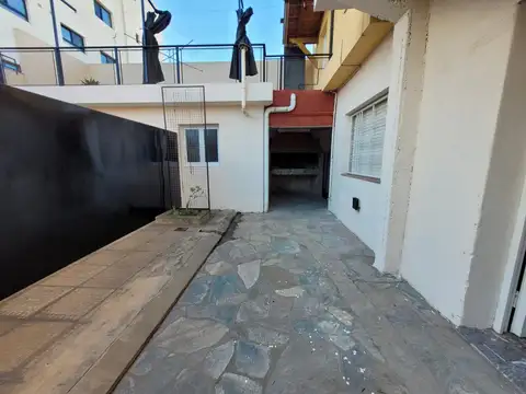 Casa en Alquiler con 1 cochera