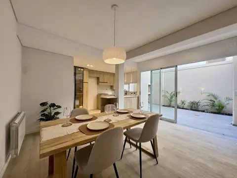 Casa de pasillo de 3 dormitorios con patio y parrillero en zona centro