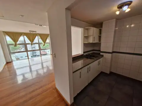 DEPARTAMENTO tipo DUPLEX 3 AMBIENTES. BALCON. FRENTE.  APTO CREDITO. APTO PROFESIONAL. CASEROS CENTRO
