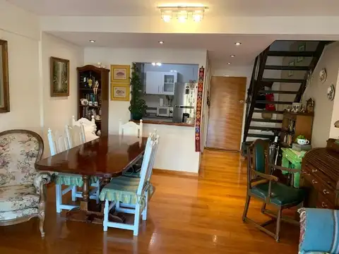 DEPARTAMENTO tipo DUPLEX 3 AMBIENTES. BALCON. FRENTE.  APTO CREDITO. APTO PROFESIONAL. CASEROS CENTRO