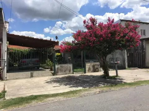 Amplia casa sobre Moreno 324, Guernica, Presidente Perón 