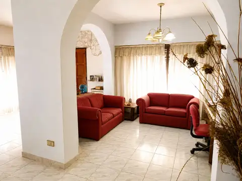 VENTA CASA 4 AMB + DEPENDENCIA PERMUTA R. MEJIA