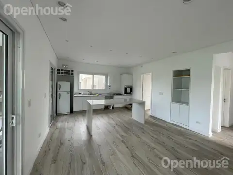 Casa 4 ambientes con 2 baños