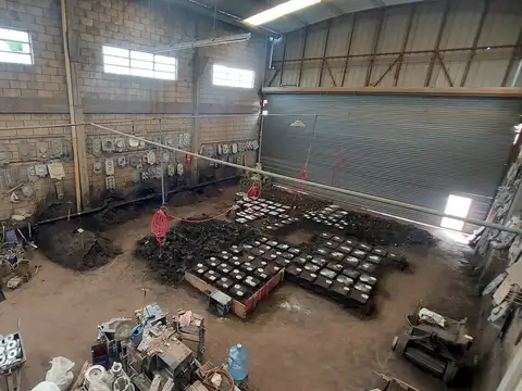 Galpon en Venta 40  mts Fondo