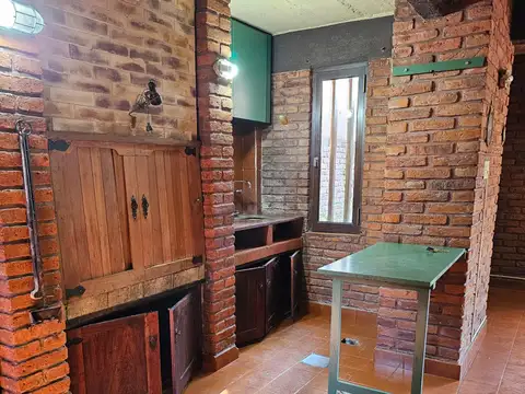 VENTA Chalet 6 Amb. Garage, parque y quincho