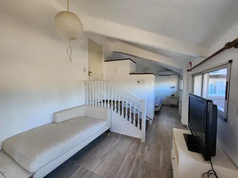 Hindú Club - Alquiler 2 ambientes 28 m2. Amueblado y equipado. 1er piso. Vista a Av. 202.