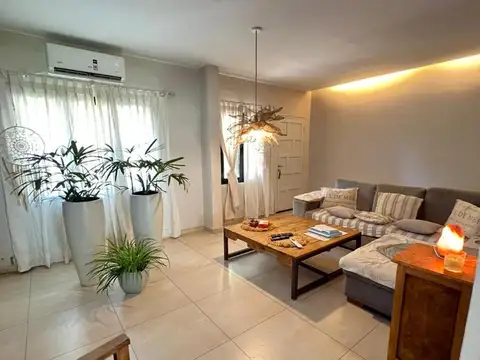 Casa en alquiler 3 dorm barrio Jardin con Quincho y Pileta