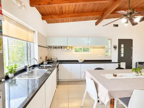 Casa planta alta en venta 3 dorm con 2 baños Parque Casado