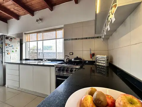 Casa planta alta en venta 3 dorm con 2 baños Parque Casado