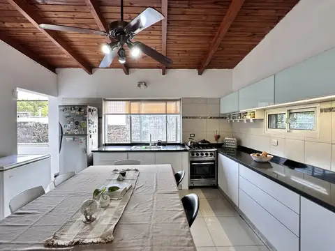 Casa planta alta en venta 3 dorm con 2 baños Parque Casado