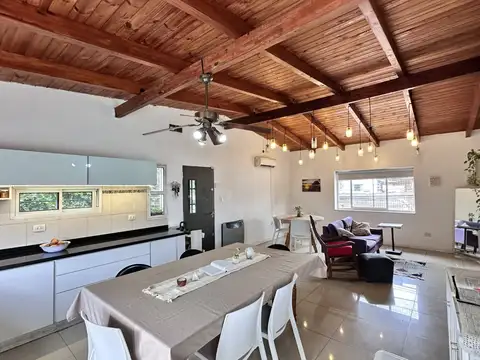 Casa 5 ambientes con 2 baños