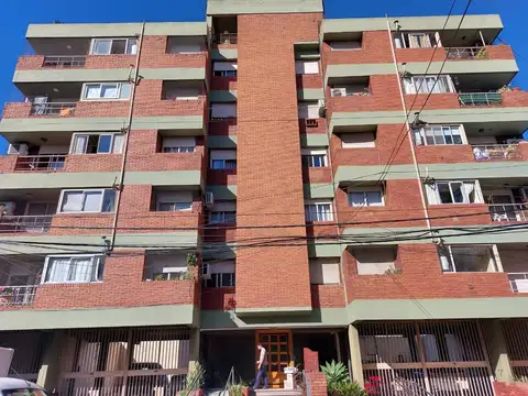 3 ambientes al frente a 5 cuadras de la plaza