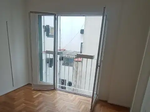 Depto de 2 amb lateral en excelente ubicación! Muy luminoso