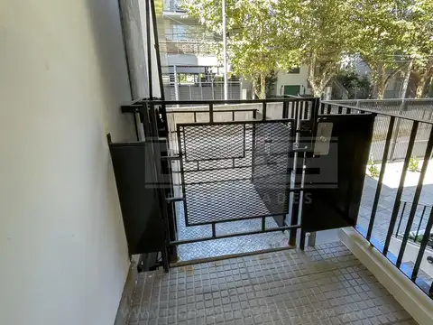 Montes de Oca  al 300 entre Av. Italia y Coronel Morales