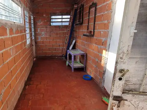 Casa 4 ambientes con 1 baño