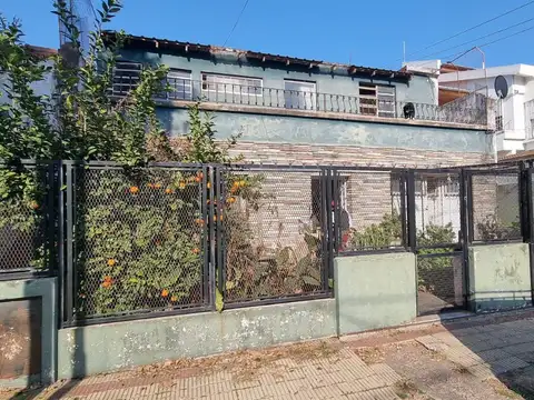 EN VENTA EN VILLA BOSCH CASA DE 4 AMBIENTES CON GARAGE - FICHA 10012