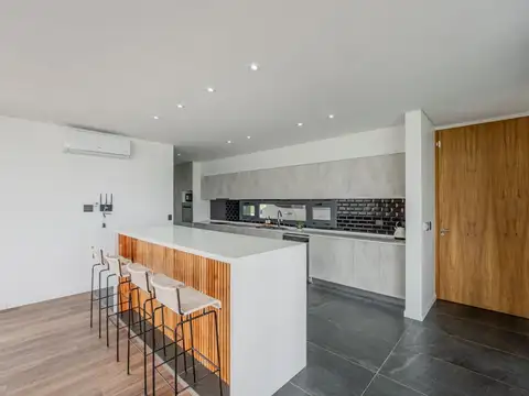 Casa en Venta con 4 cocheras