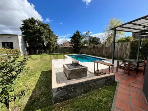 Casa 4 ambientes con 2 baños