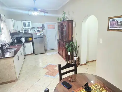 Casa 4 ambientes con 1 baño
