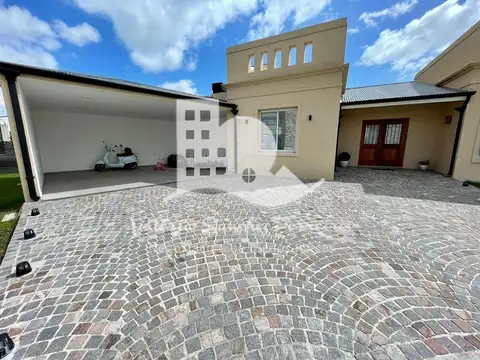 Casa en Venta en Las Golondrinas, USD 355.000