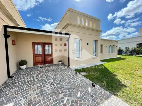 Casa a la venta - 4 ambientes en Las Golondrinas
