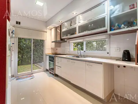 Casa en Venta con 7 cocheras