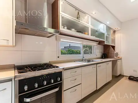 Casa 5 ambientes con 3 baños
