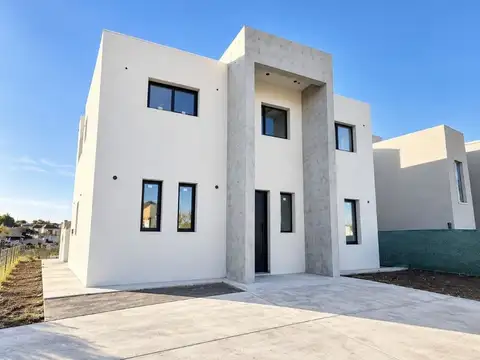 CASA EN VENTA EN SANTA ELENA - PILAR